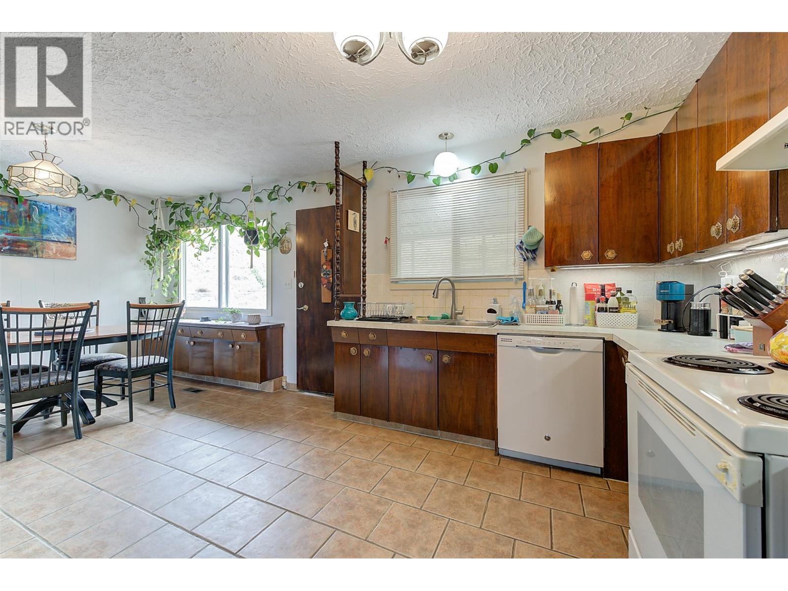 651 Richter Street - 13
