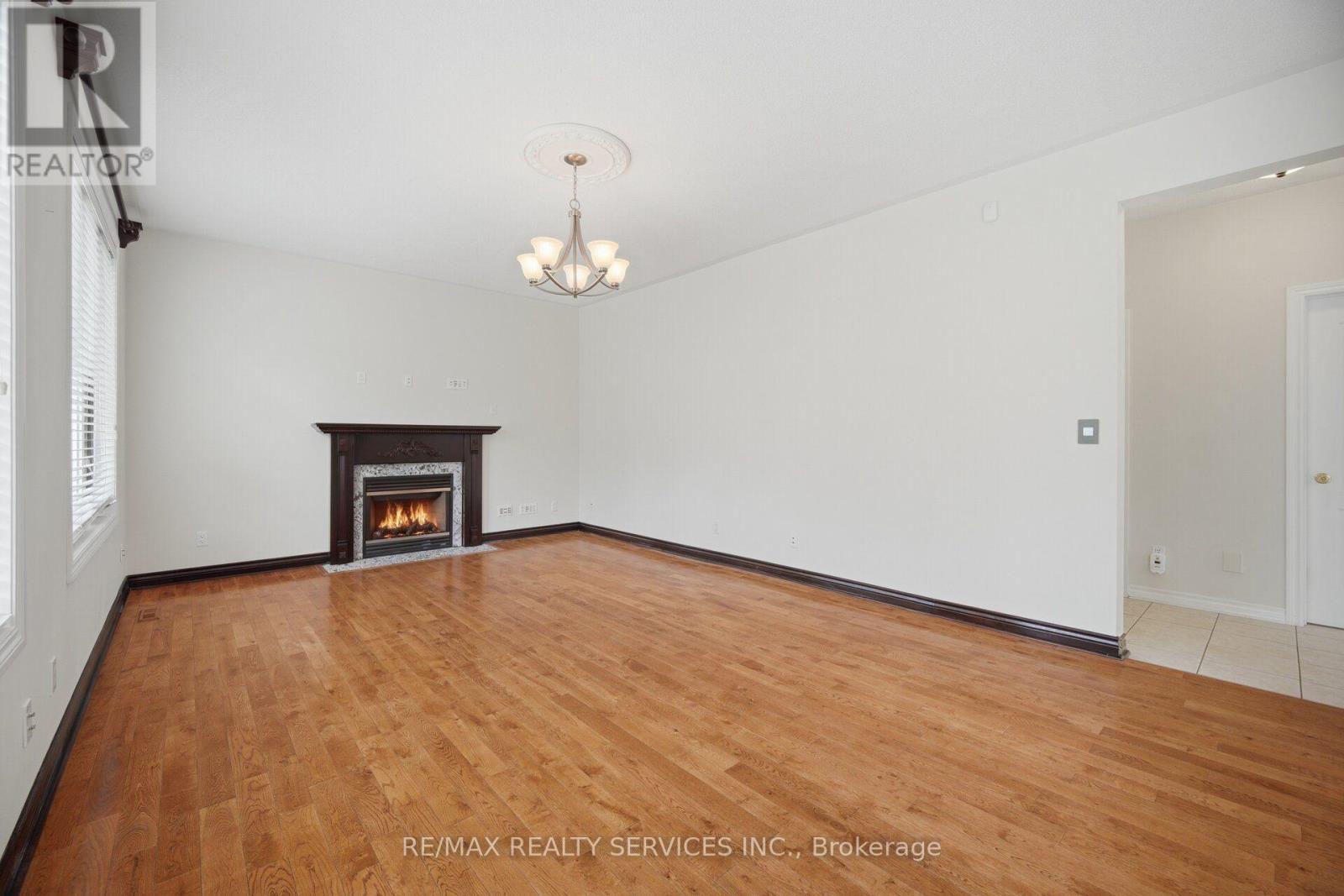 15 UPPER CANADA DRIVE - 22