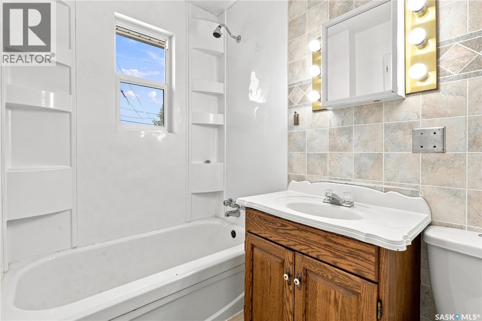 1014 Hastings STREET - Image 16