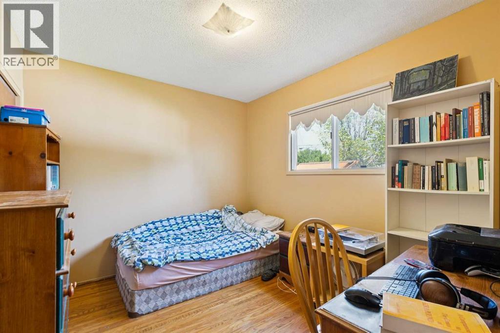 249 Wascana Crescent SE - 18