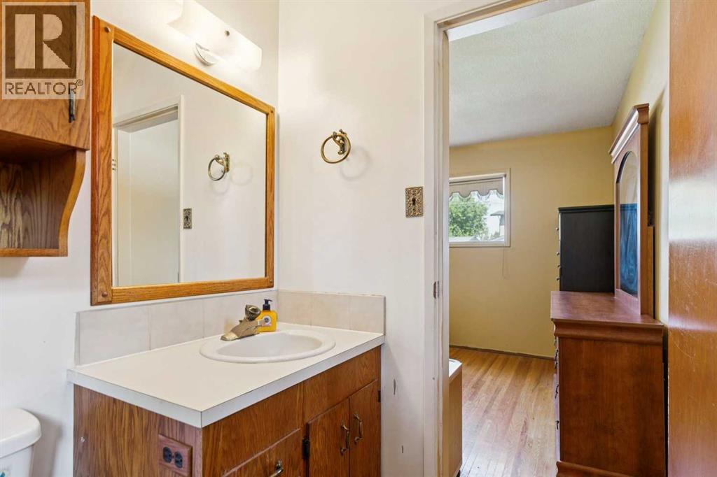 249 Wascana Crescent SE - 16