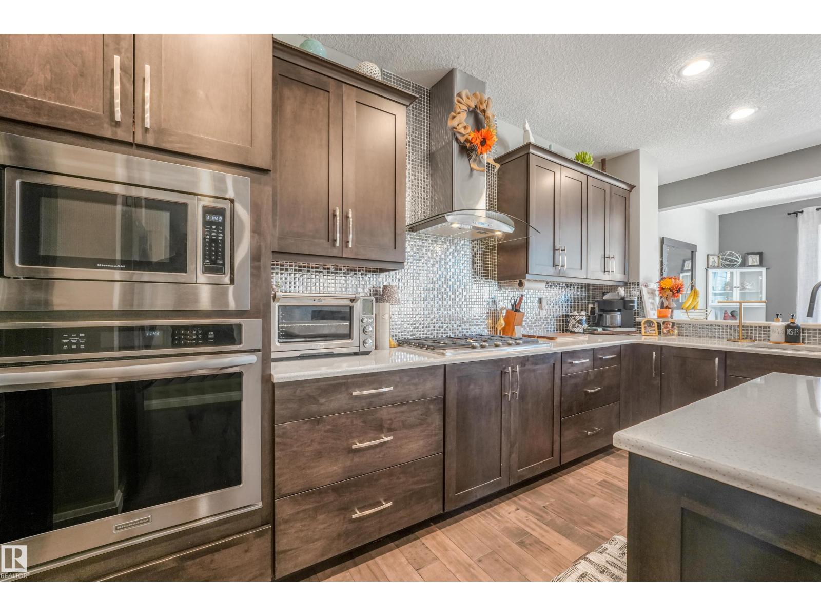 22123 95 AV NW - 15