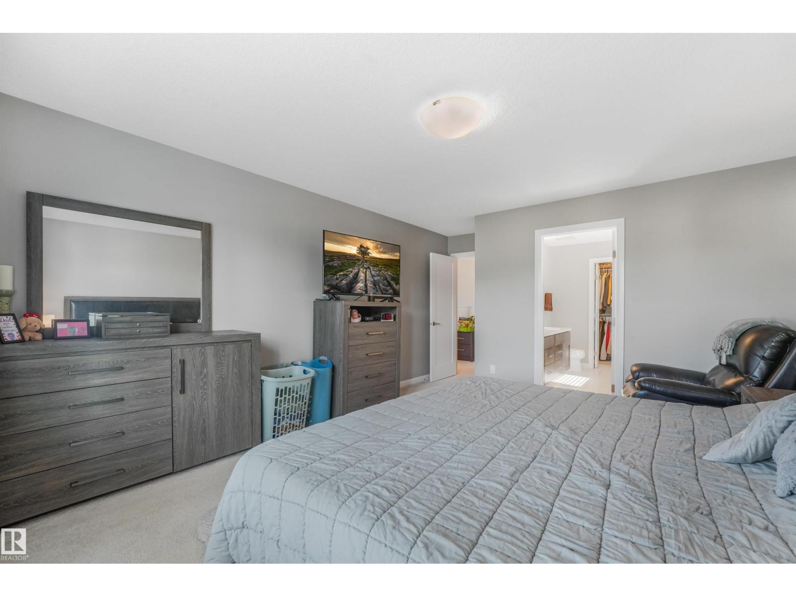 22123 95 AV NW - 43