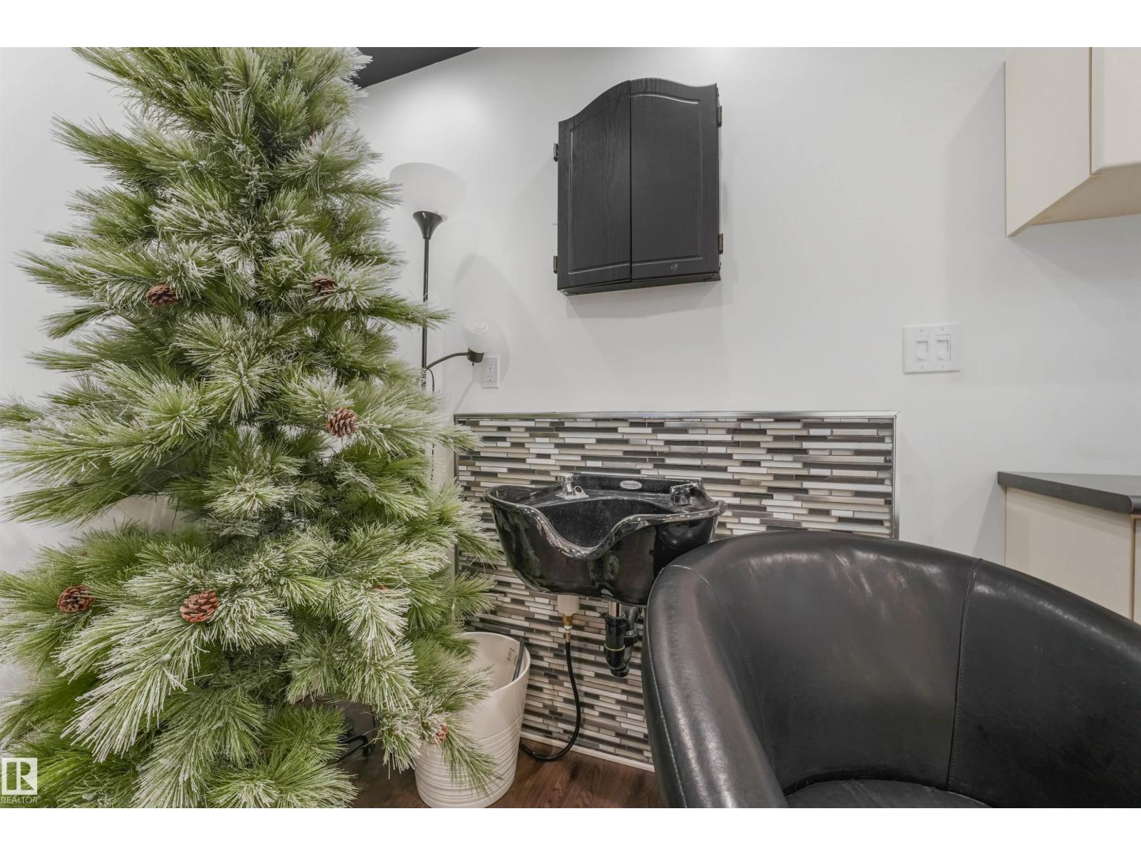 22123 95 AV NW - 58