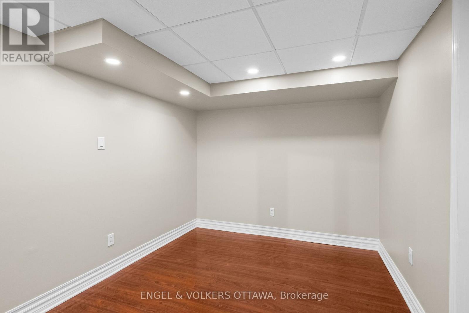 563 MERKLEY DRIVE - Image 35