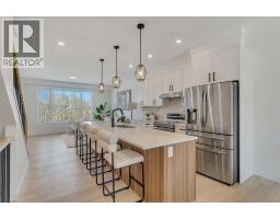 4pc Bathroom - 4917 88 Avenue Ne, Calgary, AB T3J5N8 Photo 12