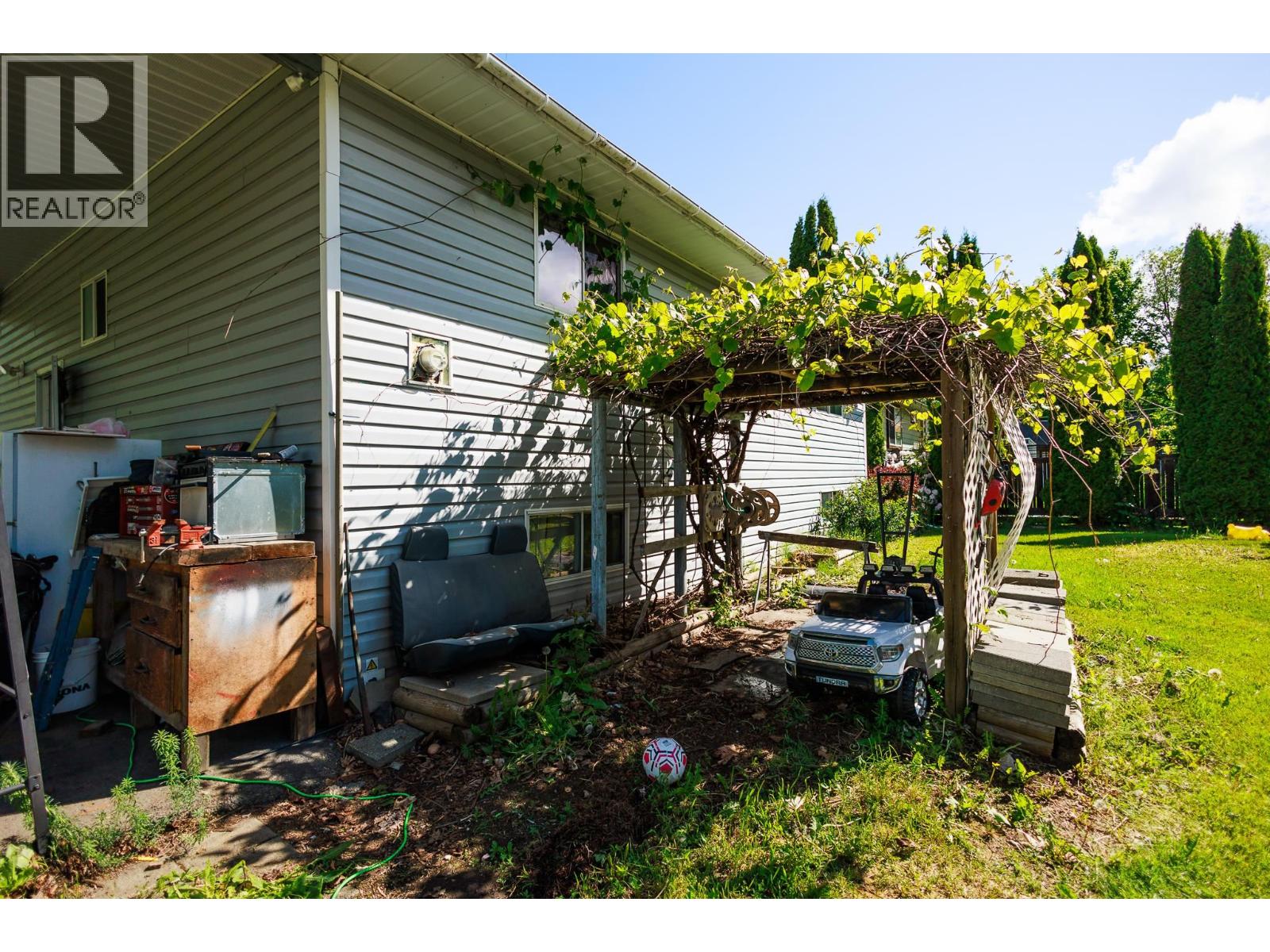 4523 GRAHAM AVENUE - 29