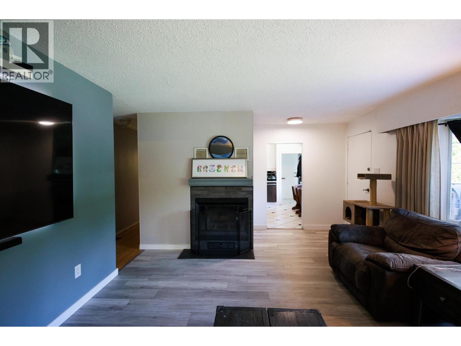 4523 GRAHAM AVENUE - 8