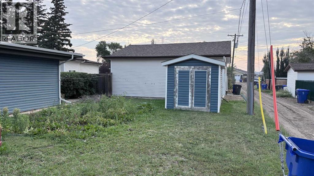139 9 Avenue W - 2