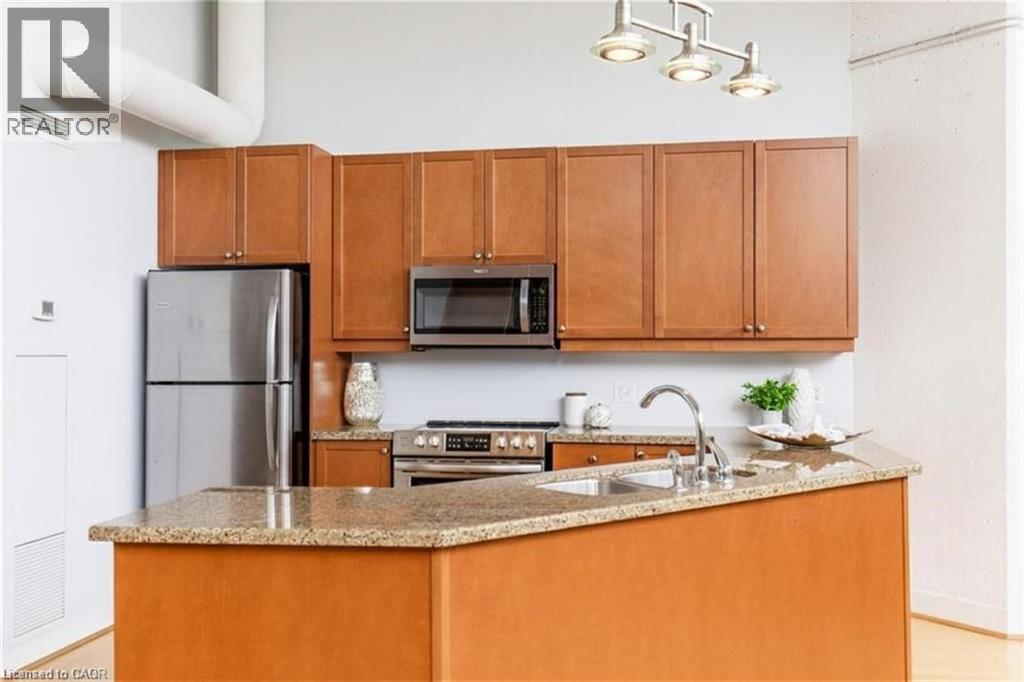 #106 66 BAY Street - 10