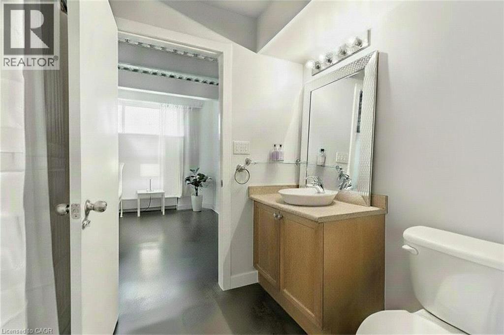#106 66 BAY Street - 21