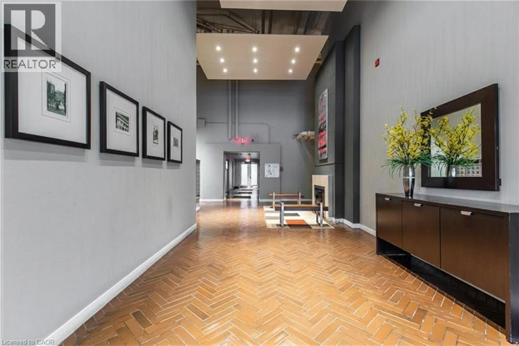 #106 66 BAY Street - 3
