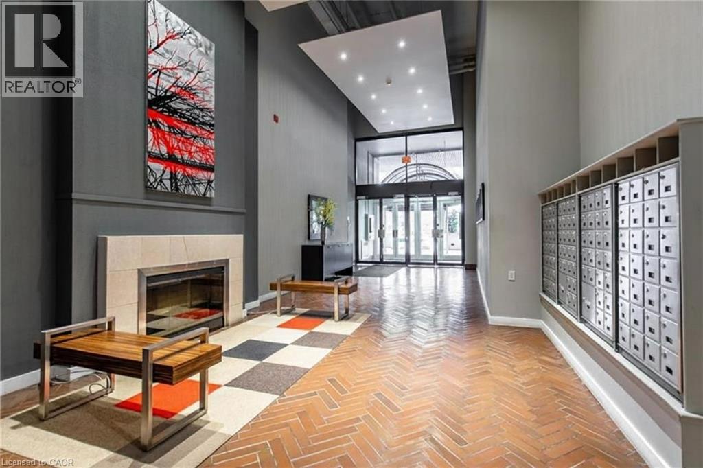 #106 66 BAY Street - 4