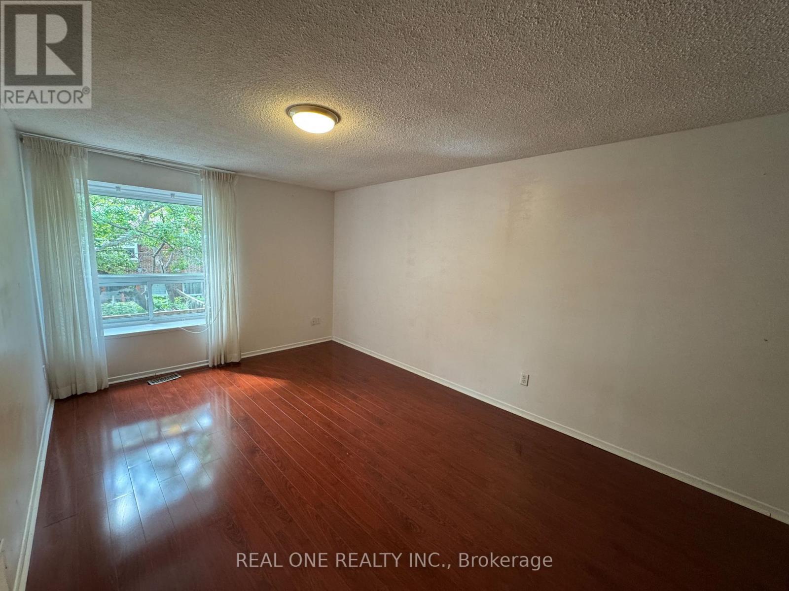 #16 72 DUSAY PLACE - Image 13