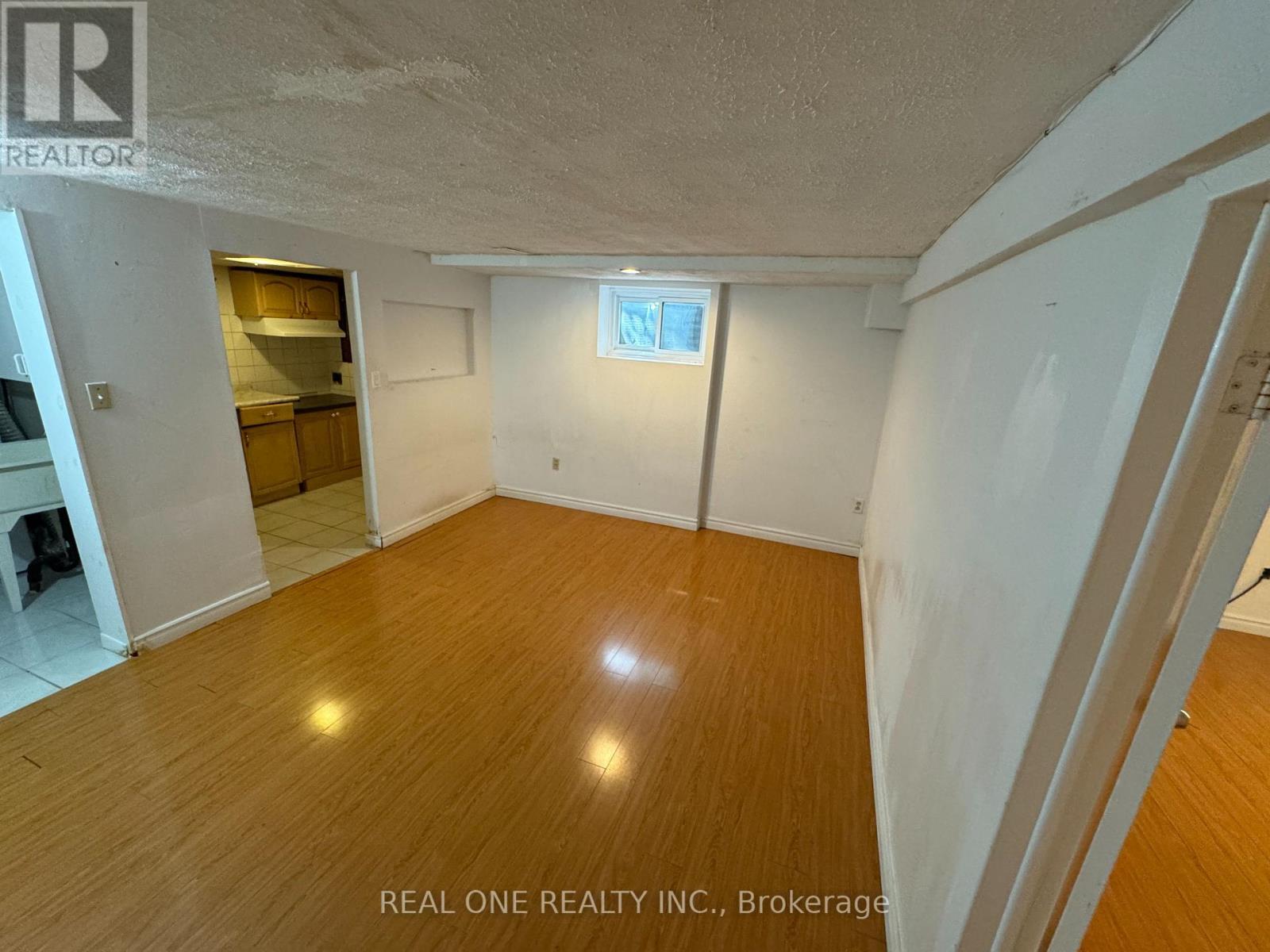 #16 72 DUSAY PLACE - 18