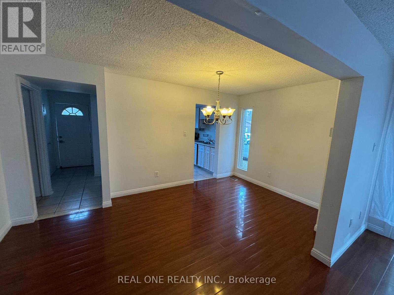 #16 72 DUSAY PLACE - 8
