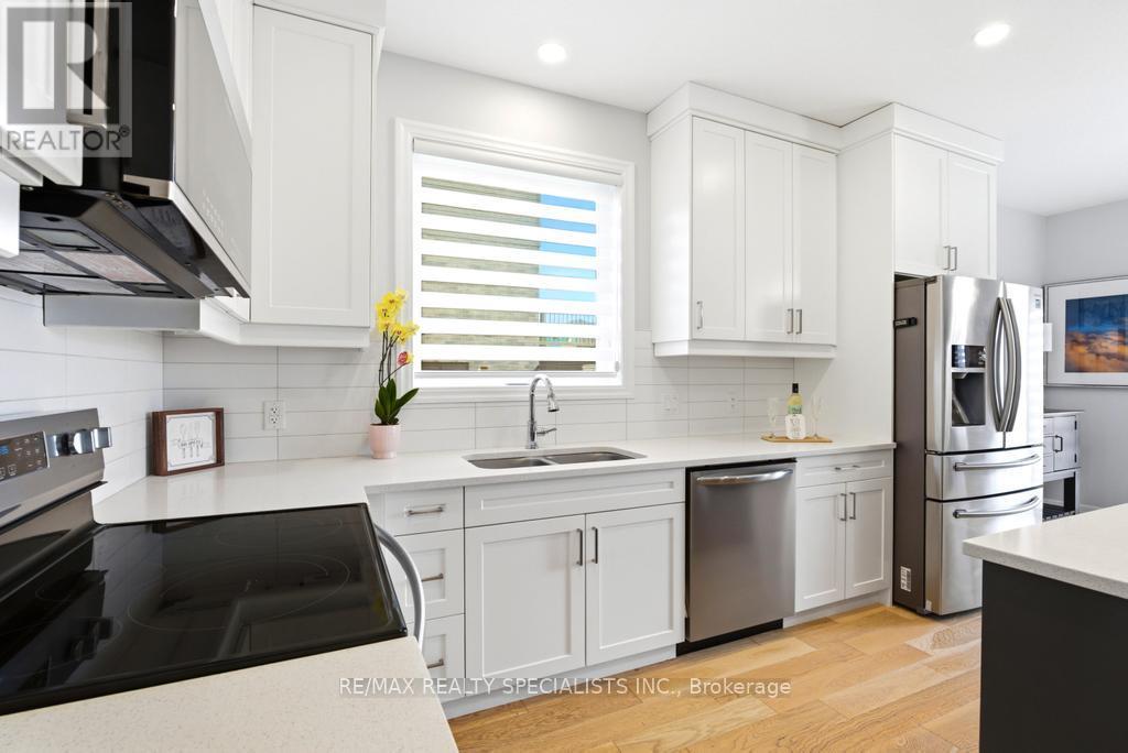 45 PEGGY AVENUE - 14