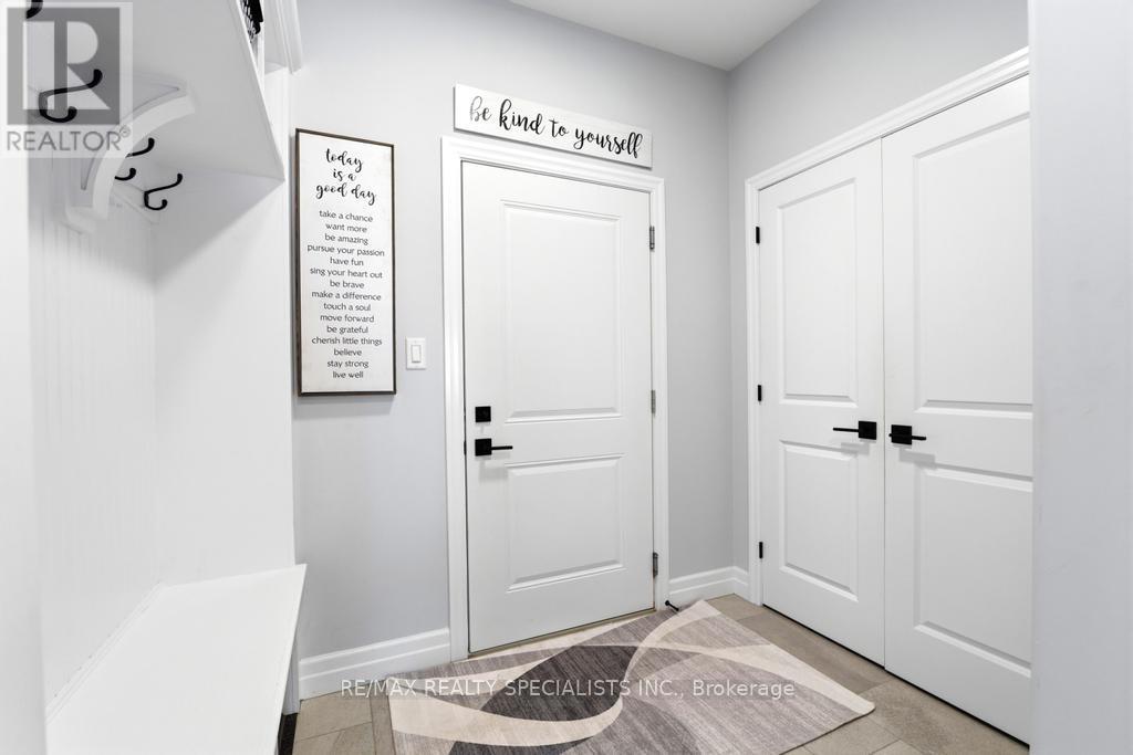 45 PEGGY AVENUE - 17