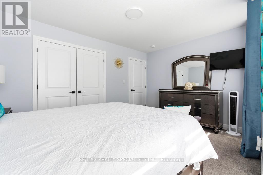 45 PEGGY AVENUE - 21