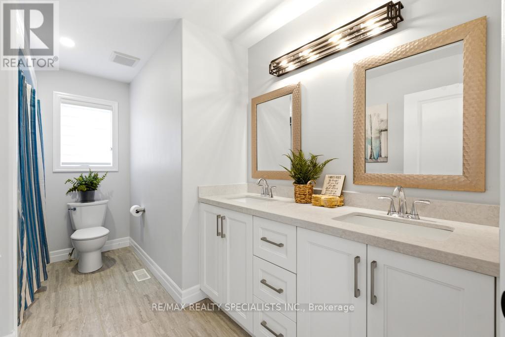 45 PEGGY AVENUE - 22