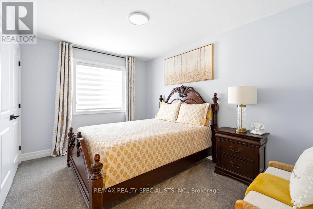 45 PEGGY AVENUE - 23