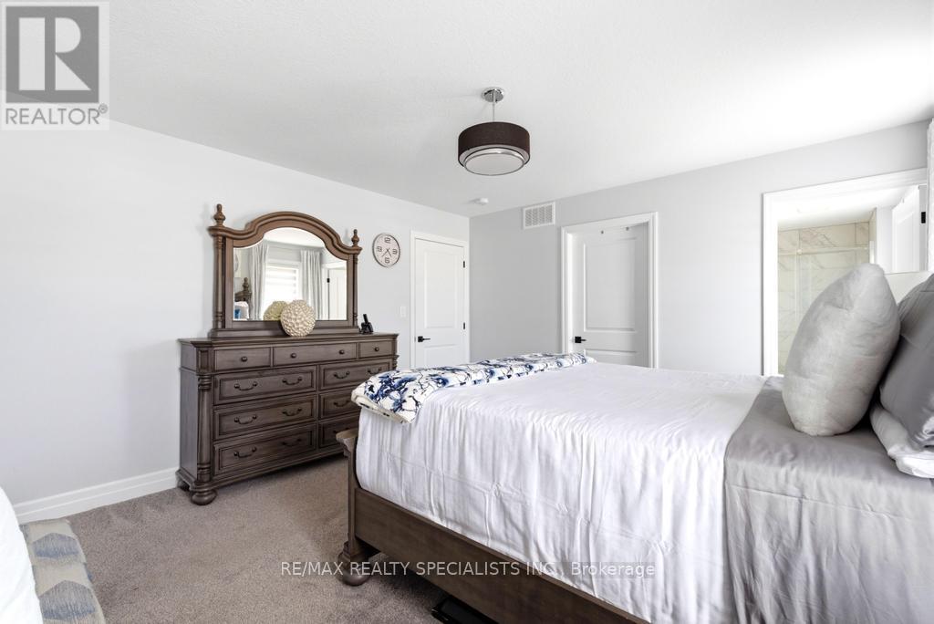 45 PEGGY AVENUE - 28