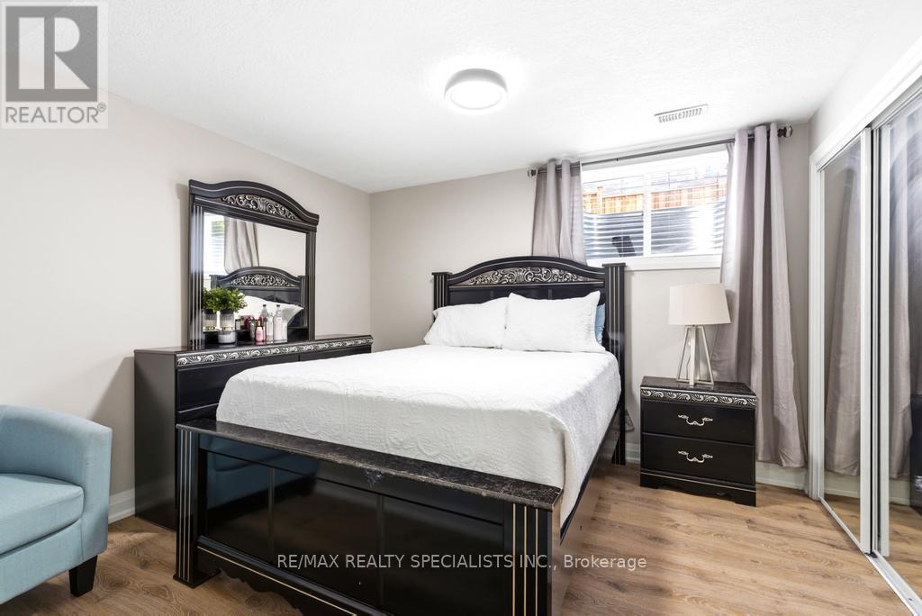 45 PEGGY AVENUE - 33