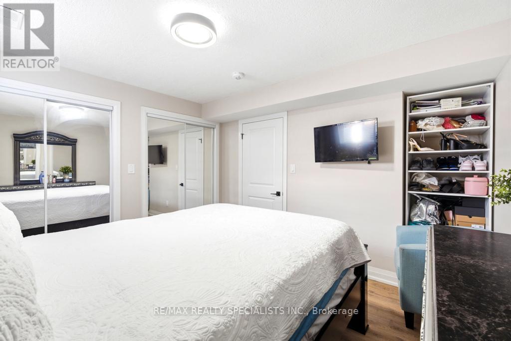 45 PEGGY AVENUE - 34