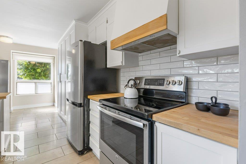 16715 98 ST NW - 11