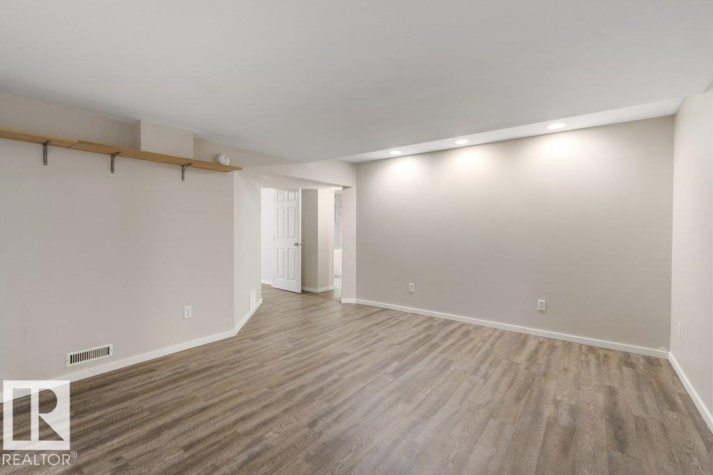 16715 98 ST NW - 26
