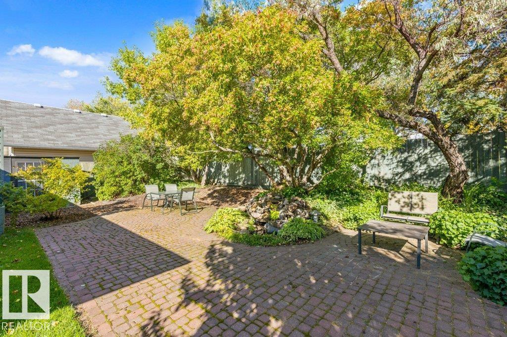 16715 98 ST NW - 52