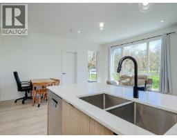 Kitchen - 308 1301 Hillside Ave, Victoria, BC V8T2B3 Photo 9