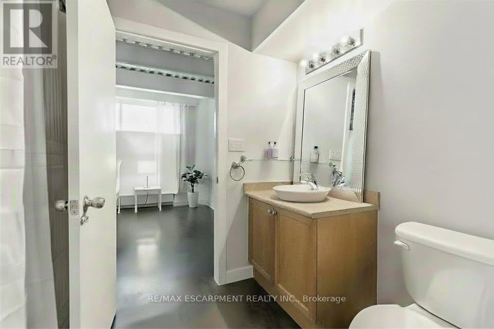 #106 66 BAY STREET S - 20