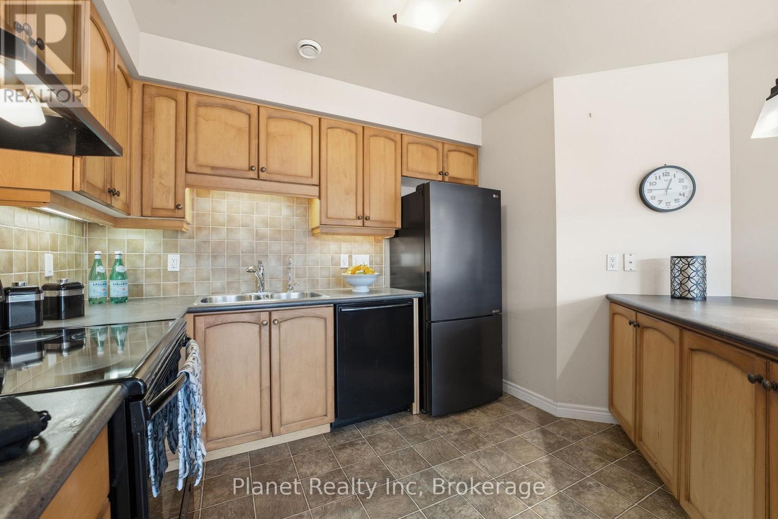 #301 65 BAYBERRY DRIVE - 10