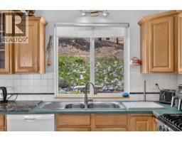 Foyer - 5868 Macgregor Road, Peachland, BC V0H1X4 Photo 13