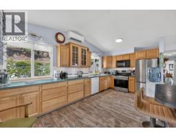 Primary Bedroom - 5868 Macgregor Road, Peachland, BC V0H1X4 Photo 12