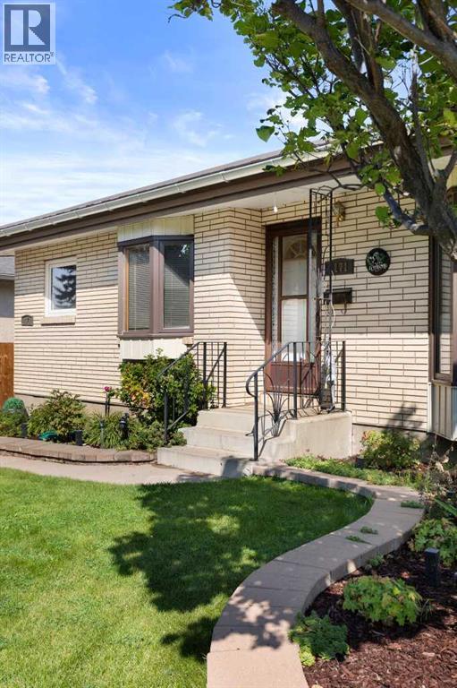 1171 Bassett Crescent NW - 2