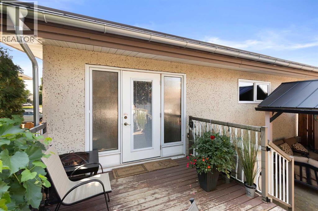 1171 Bassett Crescent NW - 48