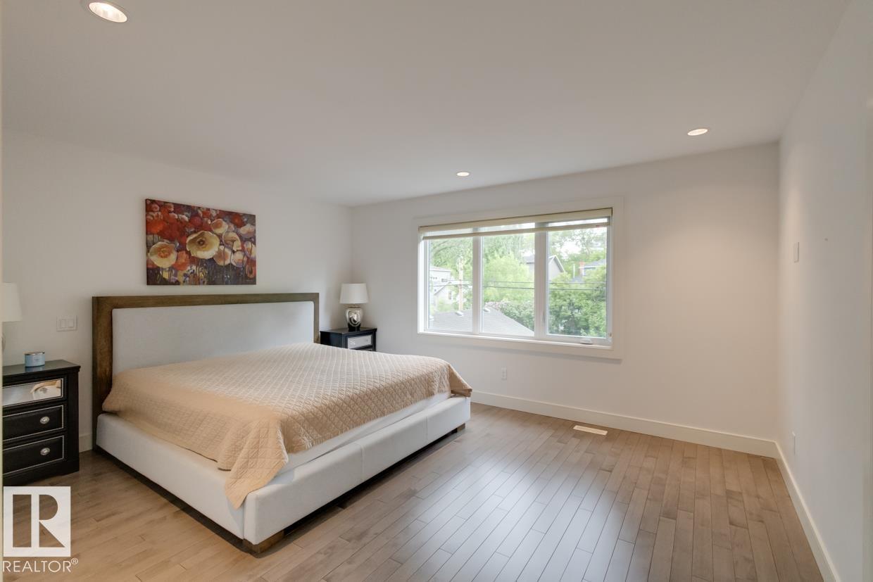 11045 85 AV NW - 30