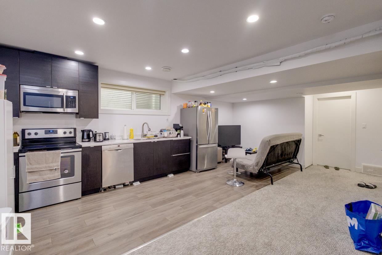 11045 85 AV NW - 48