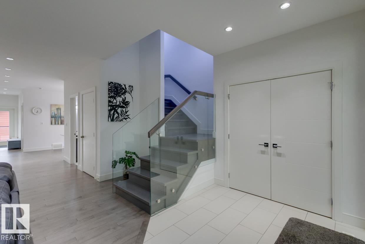 11045 85 AV NW - 9