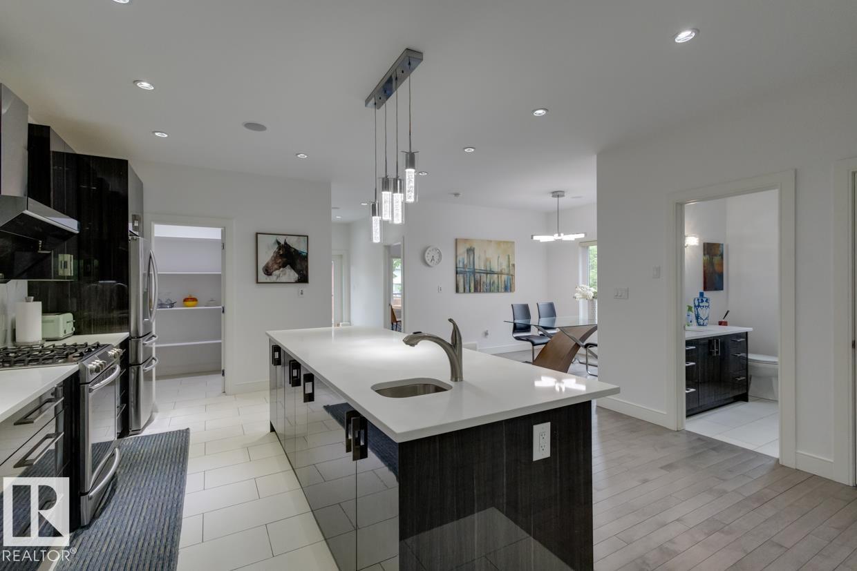 11045 85 AV NW - 12