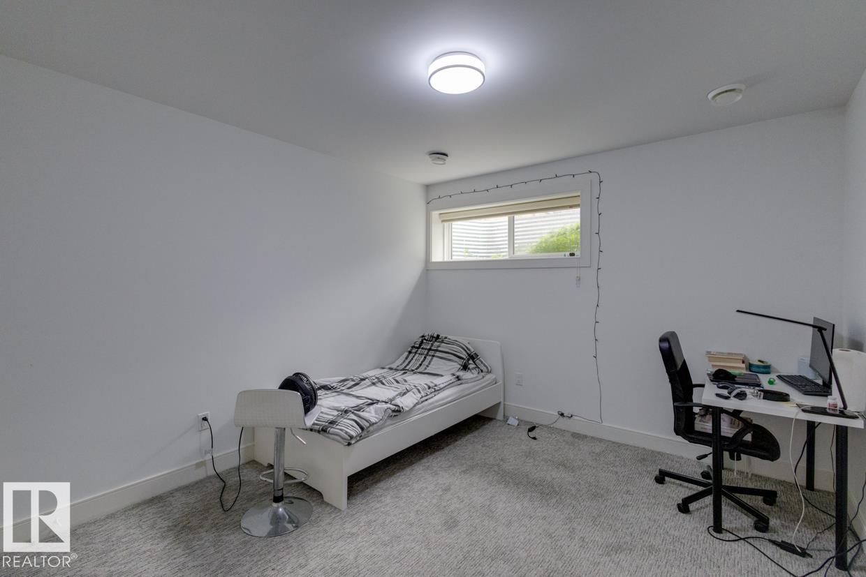 11045 85 AV NW - 51