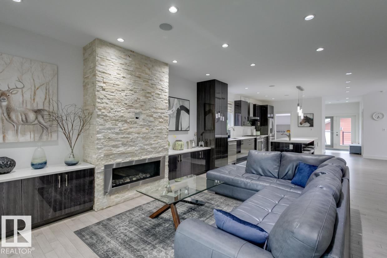 11045 85 AV NW - 10