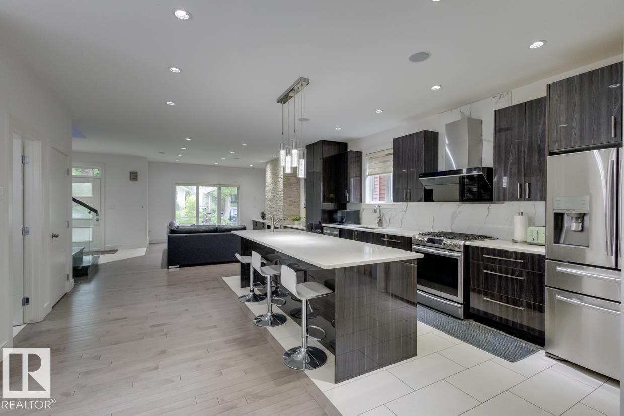 11045 85 AV NW - 15