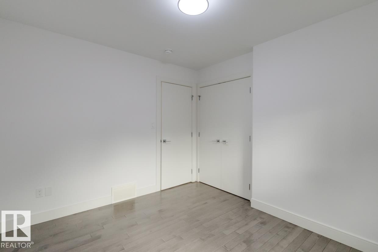 11045 85 AV NW - 37