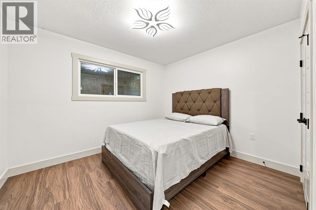 8304 11 Street SW - 14