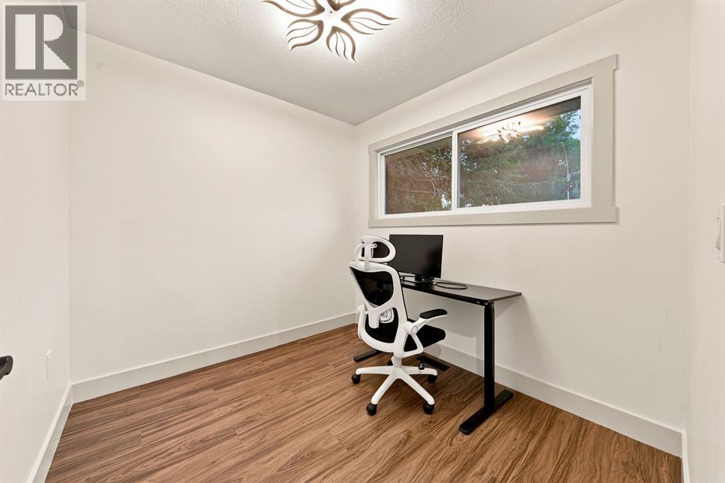 8304 11 Street SW - Image 20