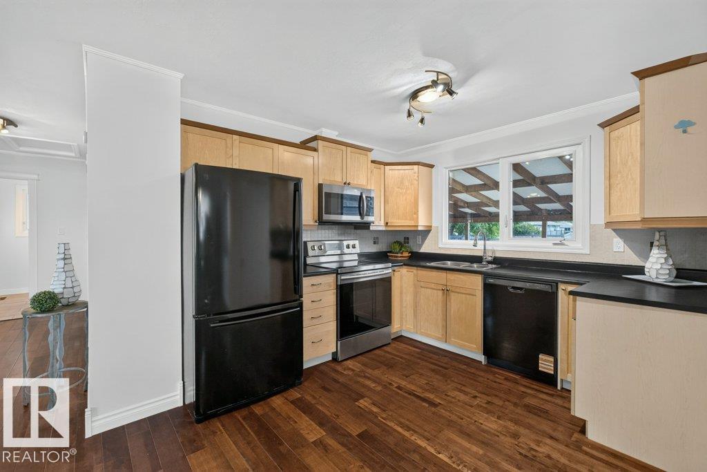 8720 26 AV NW - Image 9