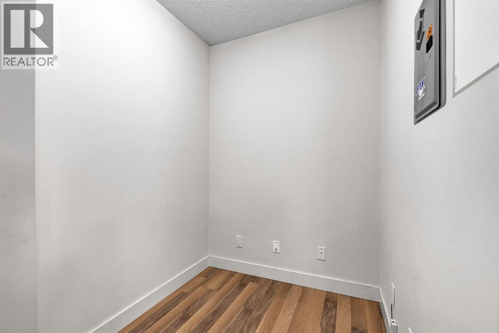 #132 35 Richard Court SW - 12